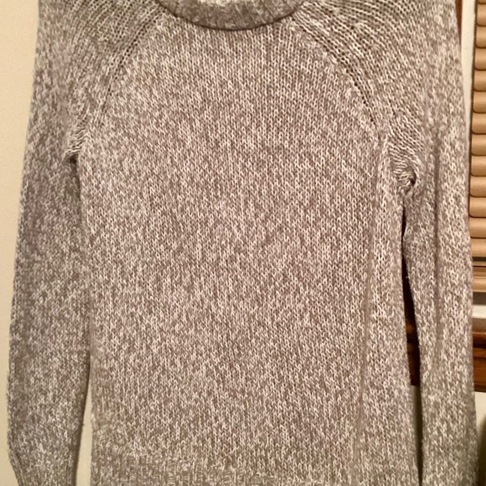 AERIE Gray Crewneck Sweater. In Very Good Condition.